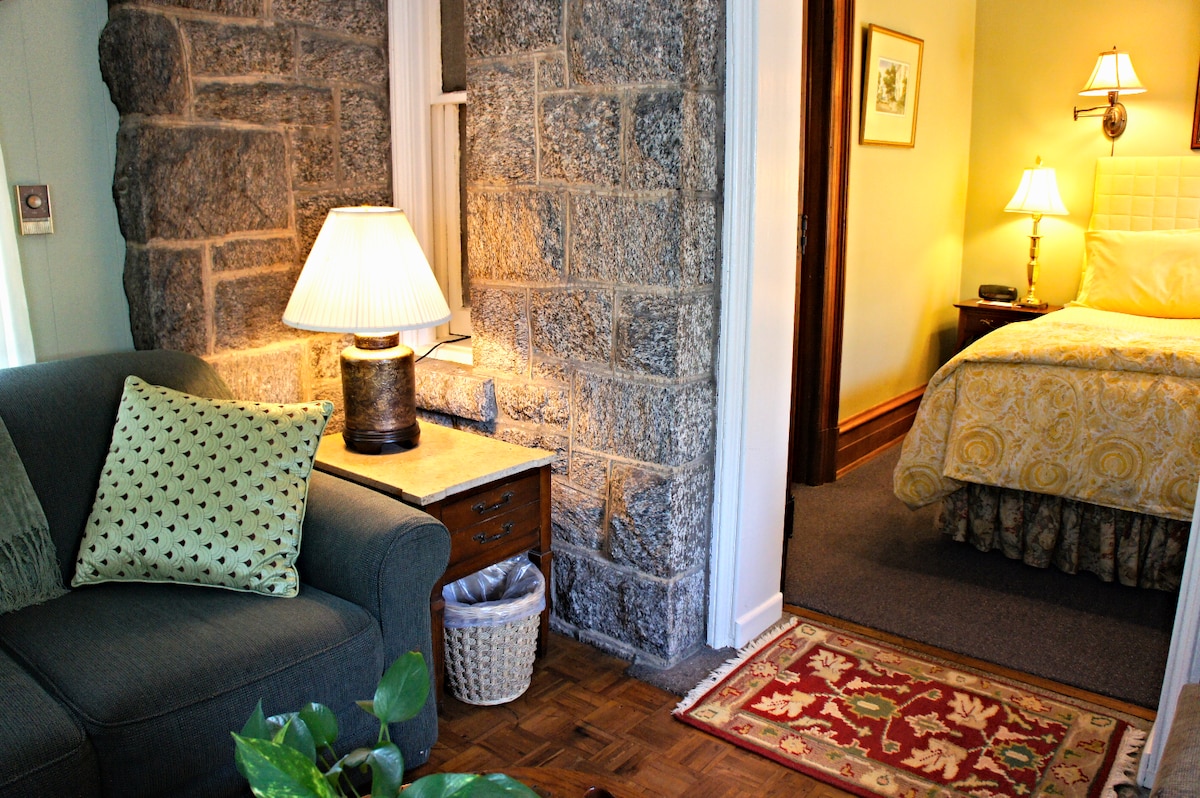 Delaware Suite (Petite Suite) in Kennett House