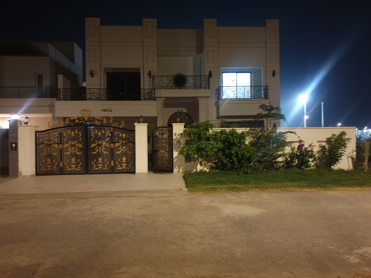 Family Rooms in Multan for Short and Long Stay