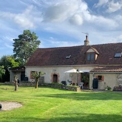 Lovely 2 bedroom gite with pool in rural France