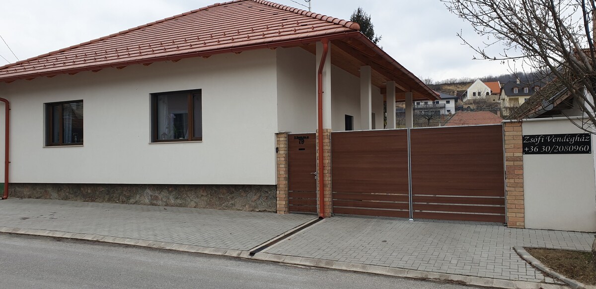 Csendes Családi apartman, kerttel, borozással