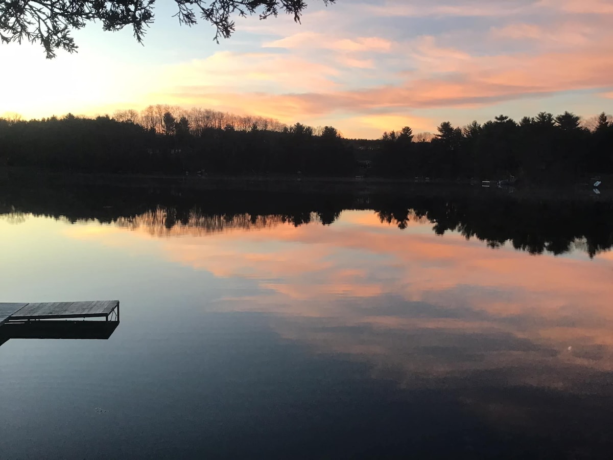 Tranquil 2 Bedroom Getaway on Private Lake