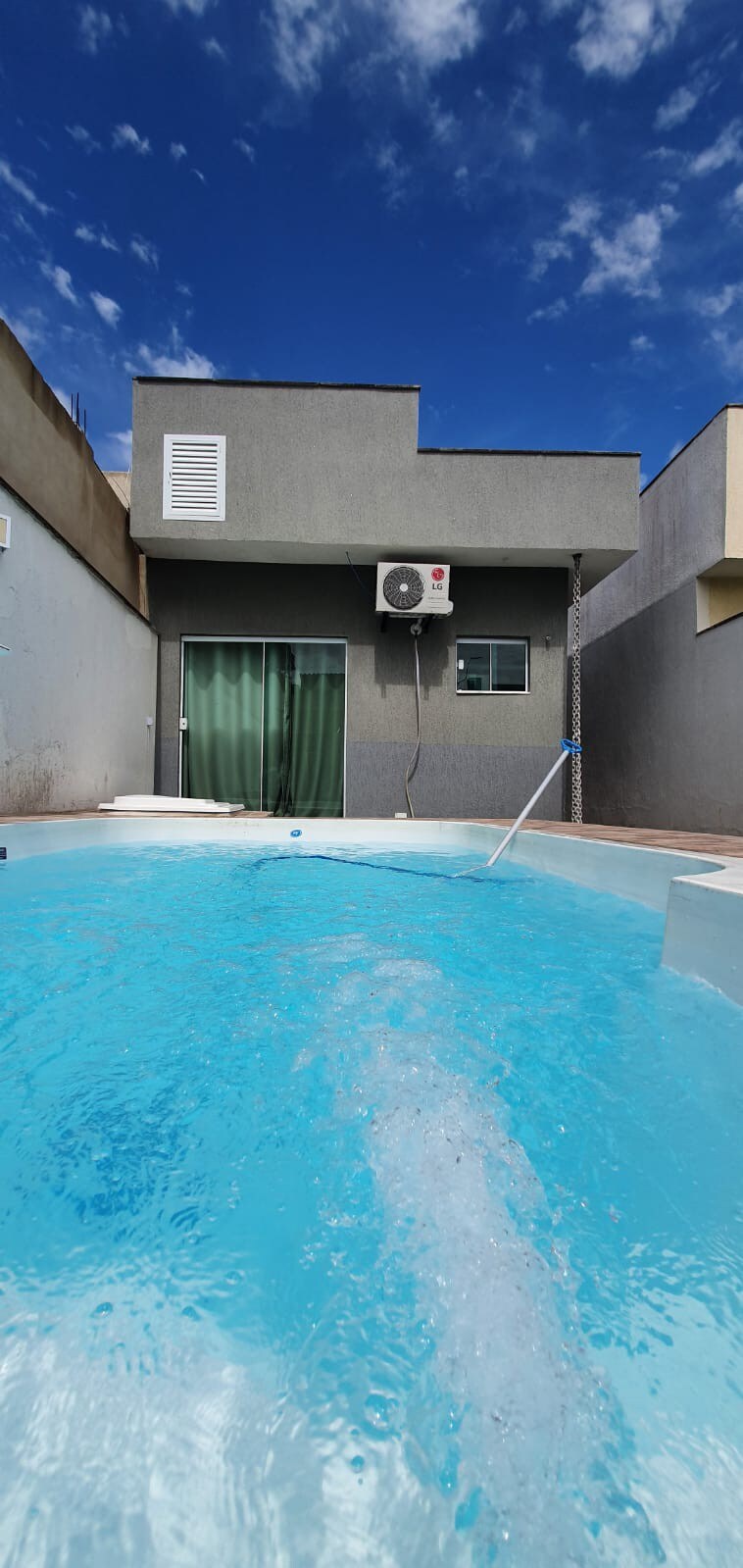 Casa com piscina em Itaipuaçu, churrasqueira.