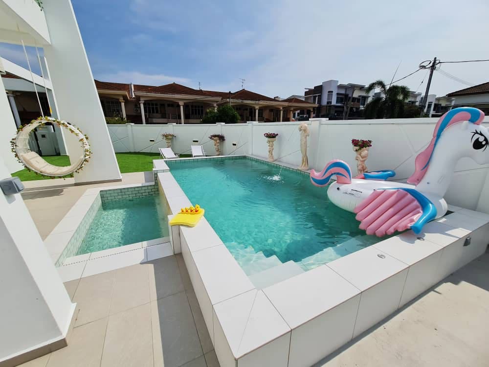 Romen Pool Villa Melaka/Jaguzzi/KTV/BBQ/(16-23pax)