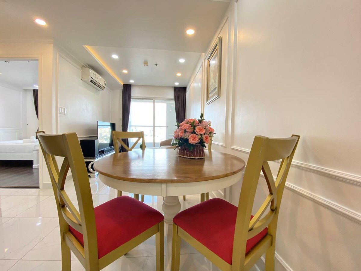 Terra Royal-Charming 2BR With Fast Wi-Fi In D3