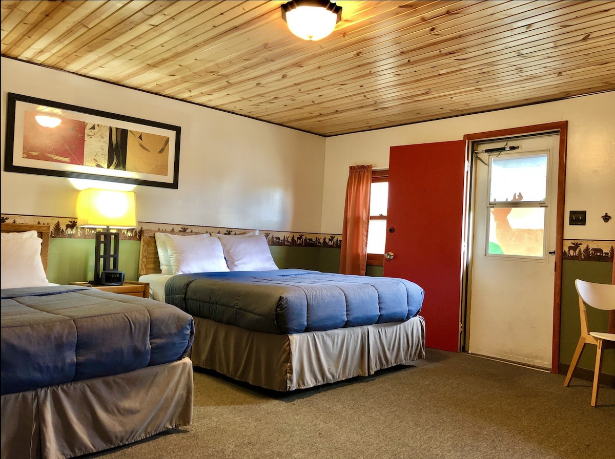 Hilltop Lodge标准双人客房- 107室