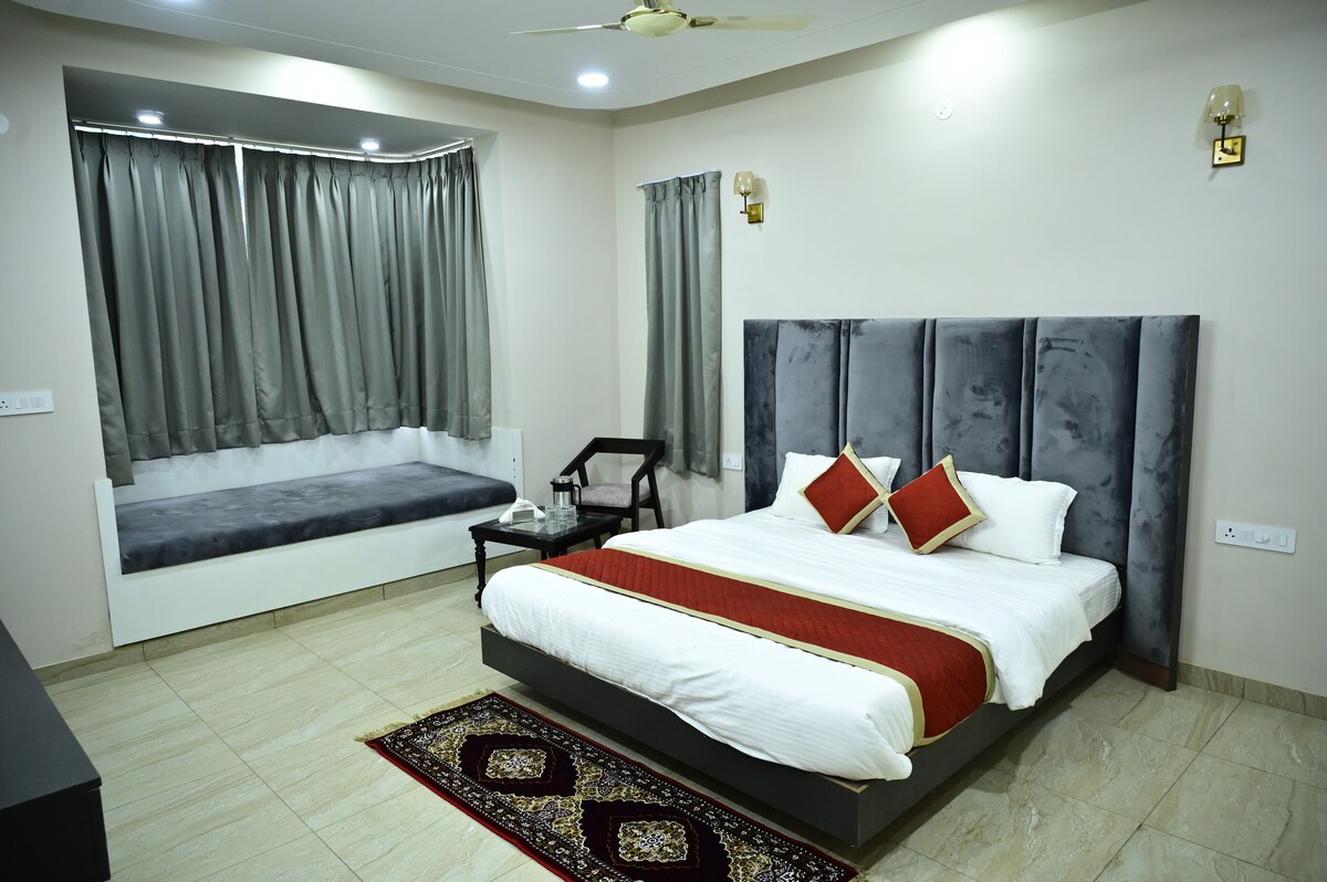 Episode Villa ( Luxurious 4+4 BHK With Pool)