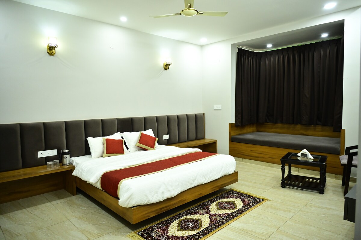 Episode Villa ( Luxurious 4+4 BHK With Pool)