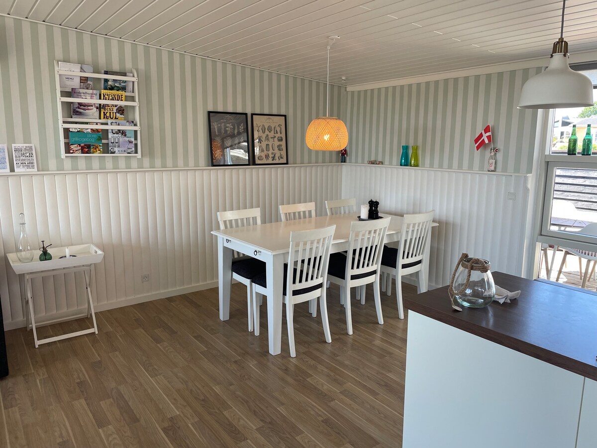 Sommerhus ved dejlig badestrand