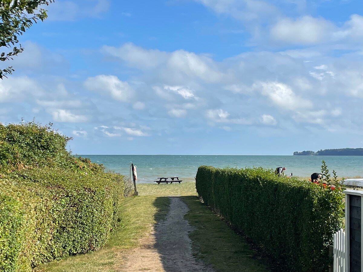 Sommerhus ved dejlig badestrand