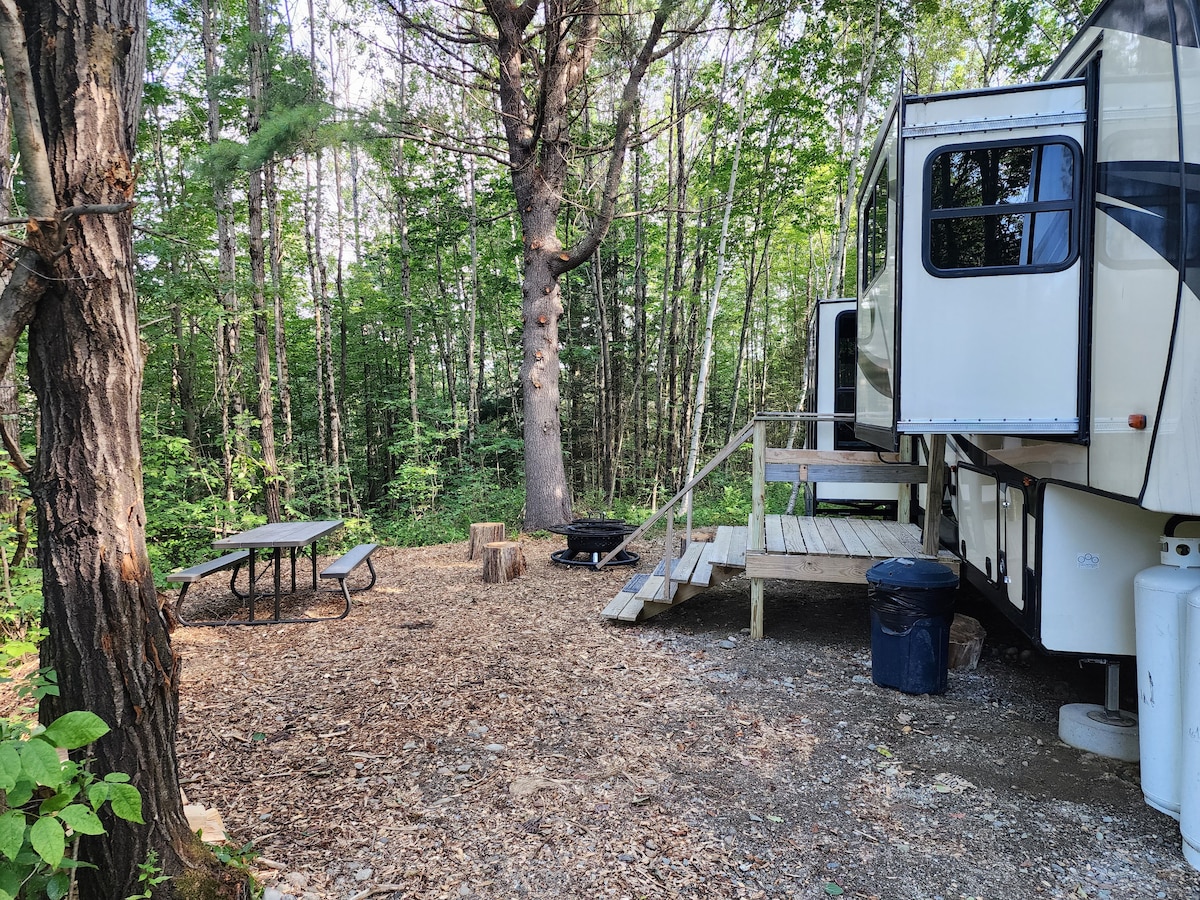 Flat Rock on the River! 2021 RV sleeps 6.