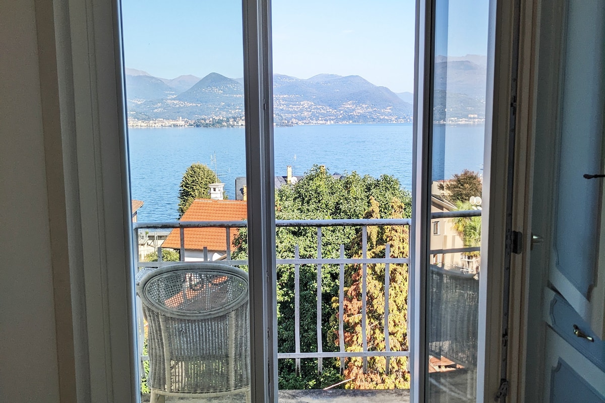 Breathtaking lake view in the heart of Stresa