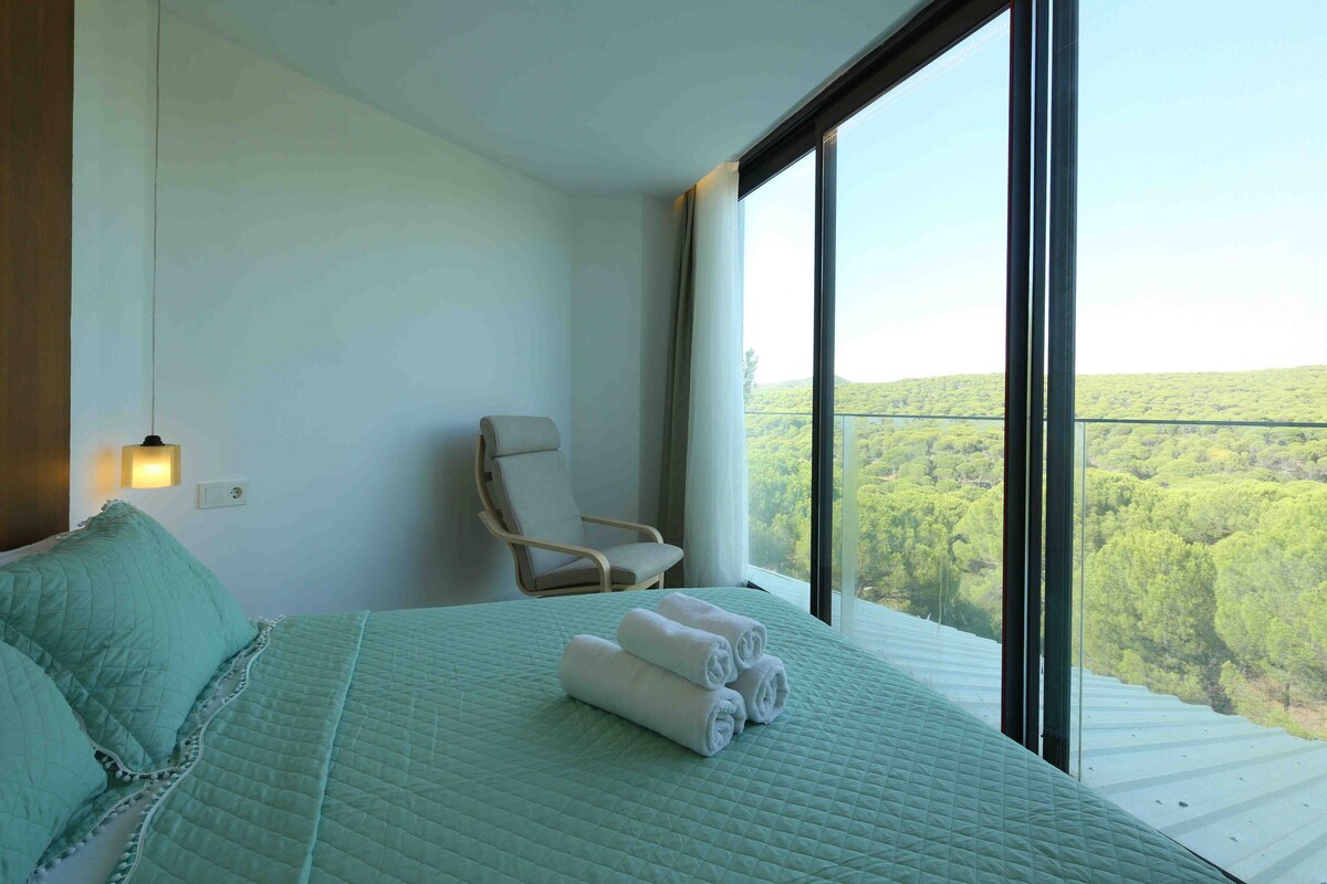 Room in boutique hotel withpool in heart of forest