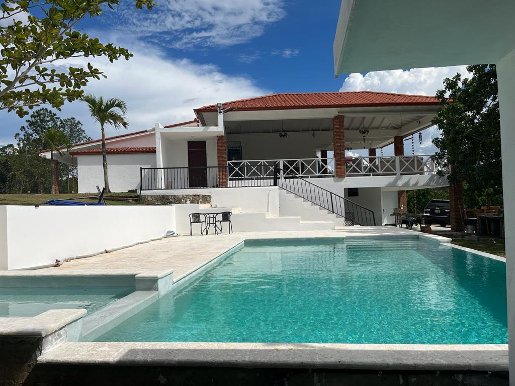 Cozy 4 bedroom Villa with pool