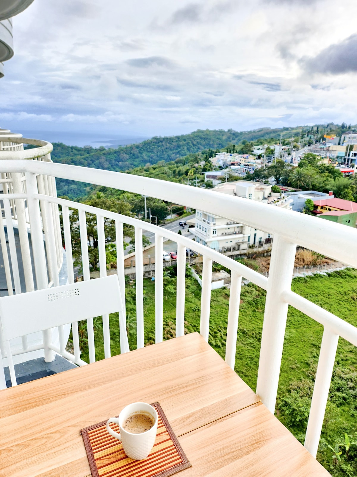 大雅台（ Tagaytay ）明亮通风的新家-湖景和城市景观