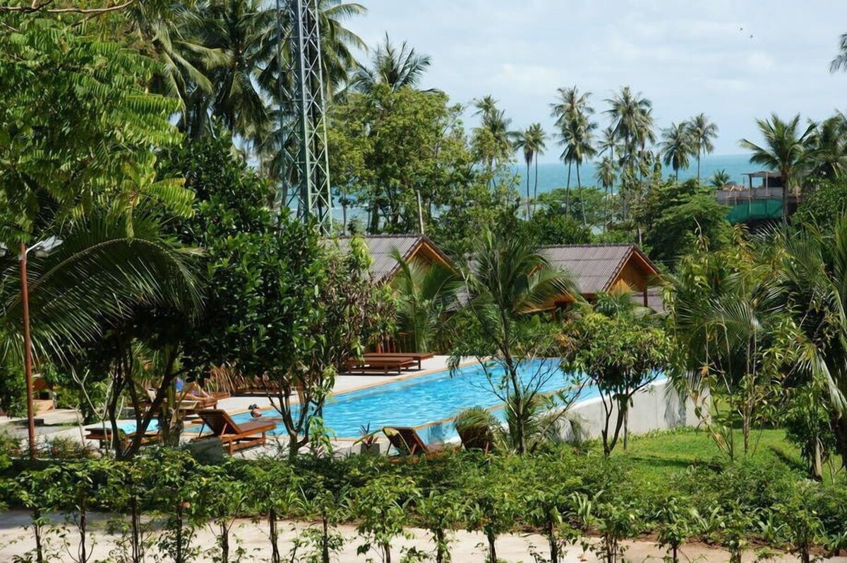 PawPaw Resort - Swimming pool view bungalow #10