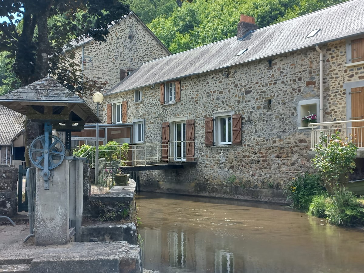 Belle maison au bord de l'eau