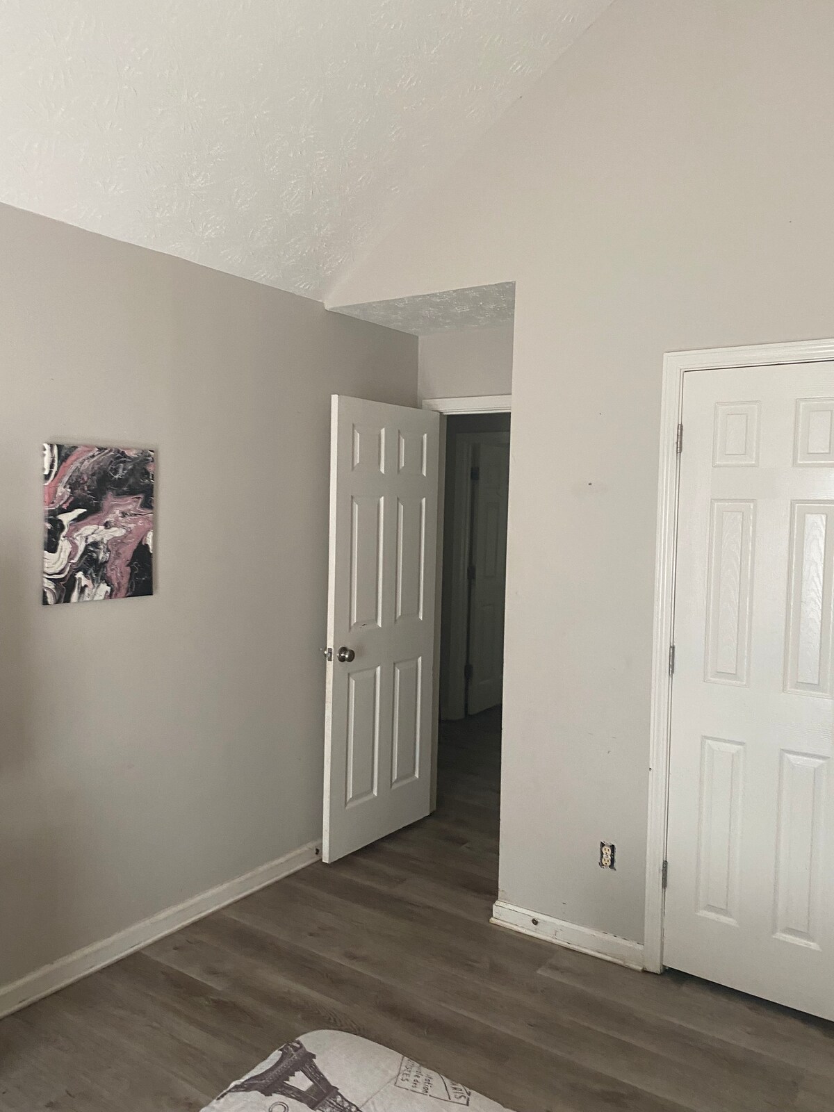 Comfortable room for rent in beautiful home