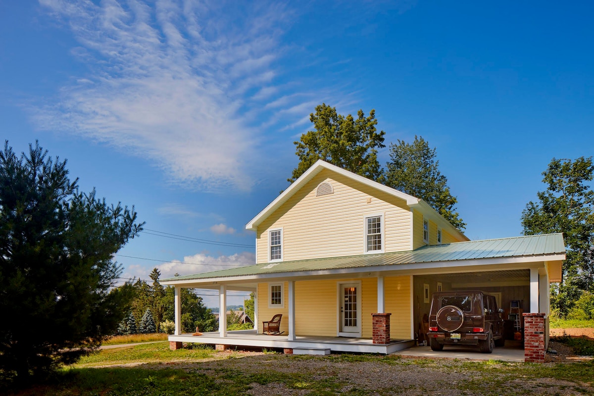 Spacious home w/ lakefront+dock