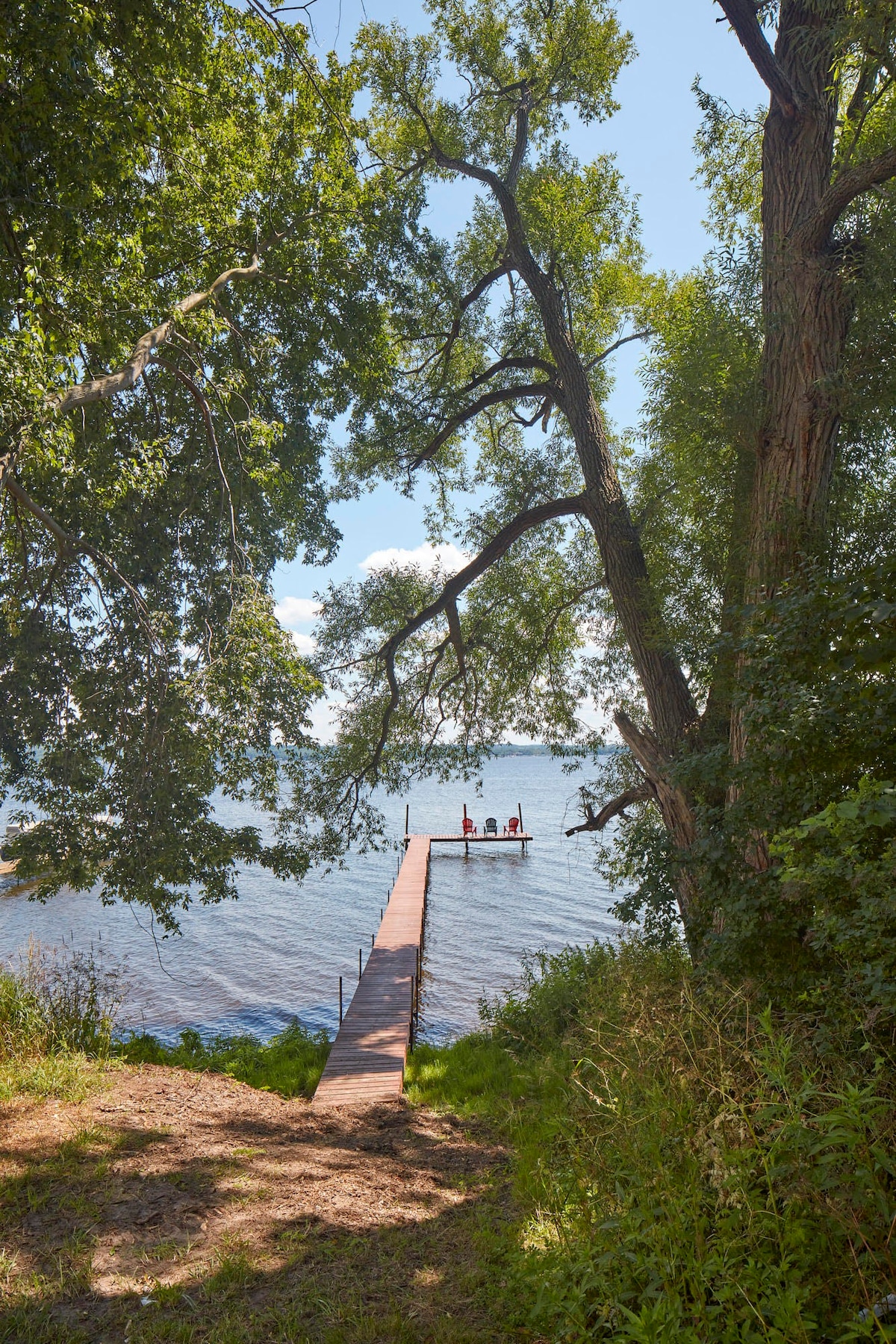 Spacious home w/ lakefront+dock