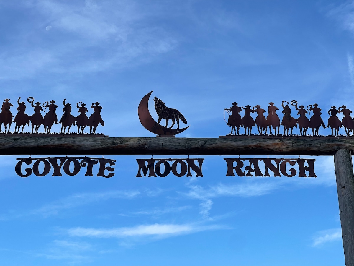 Coyote Moon Ranch - Spacious 4 BR Barndo on Laurel