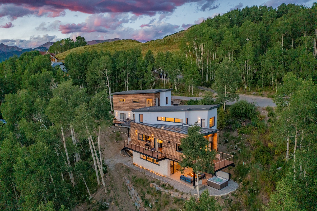 Couples Retreat|Hot Tub |270 deg views | Firepit