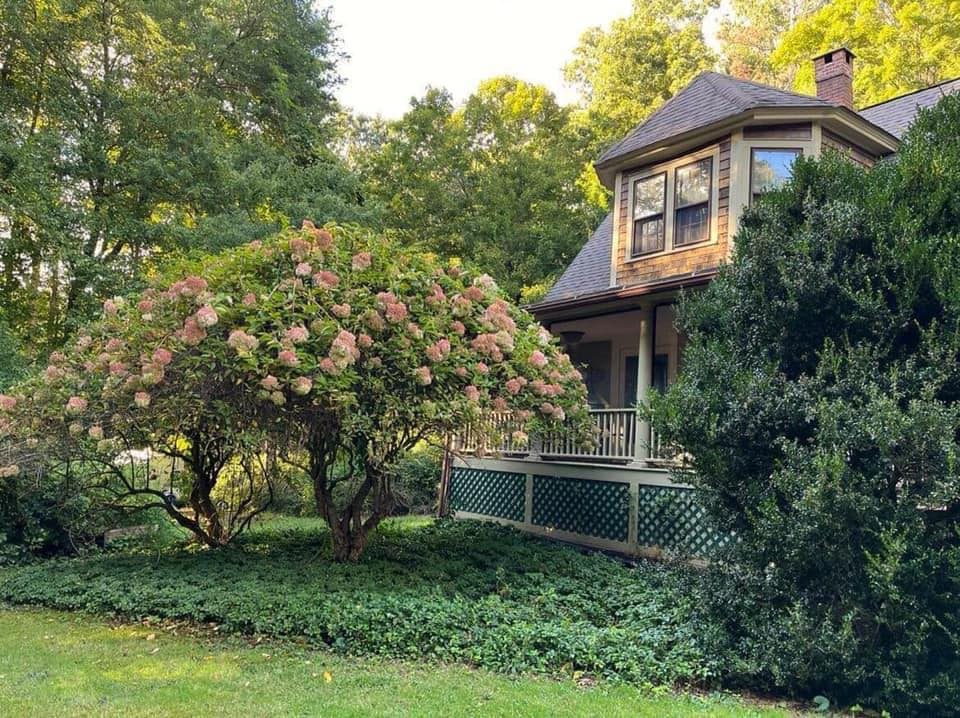 坐落在HistoricDistrict的温馨小屋