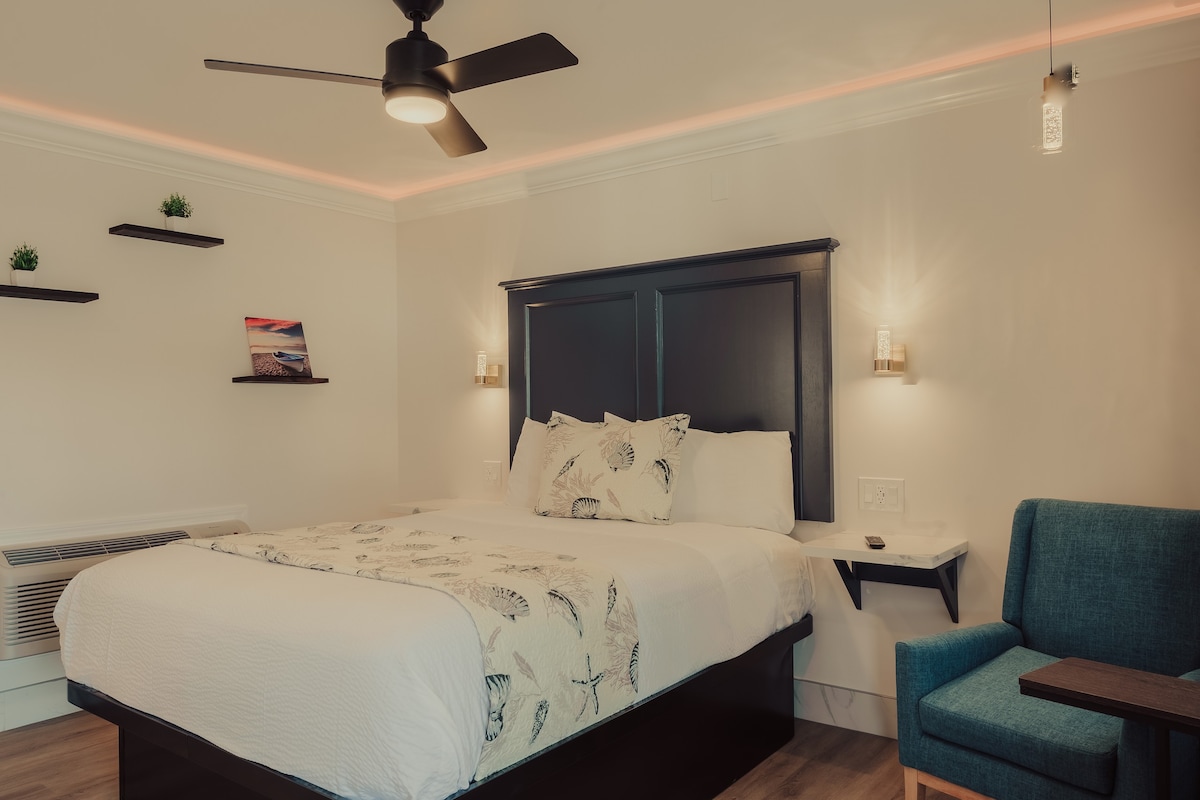 Newest Boutique Inn - Downtown/Wharf One Queen Bed