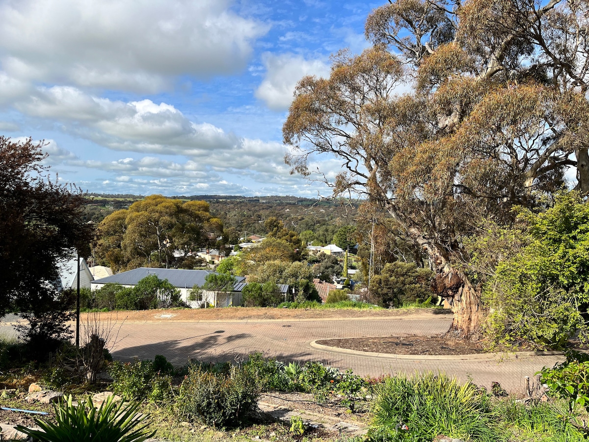 3间卧室，可欣赏克莱尔谷（ Clare Valley ）的放松景观。