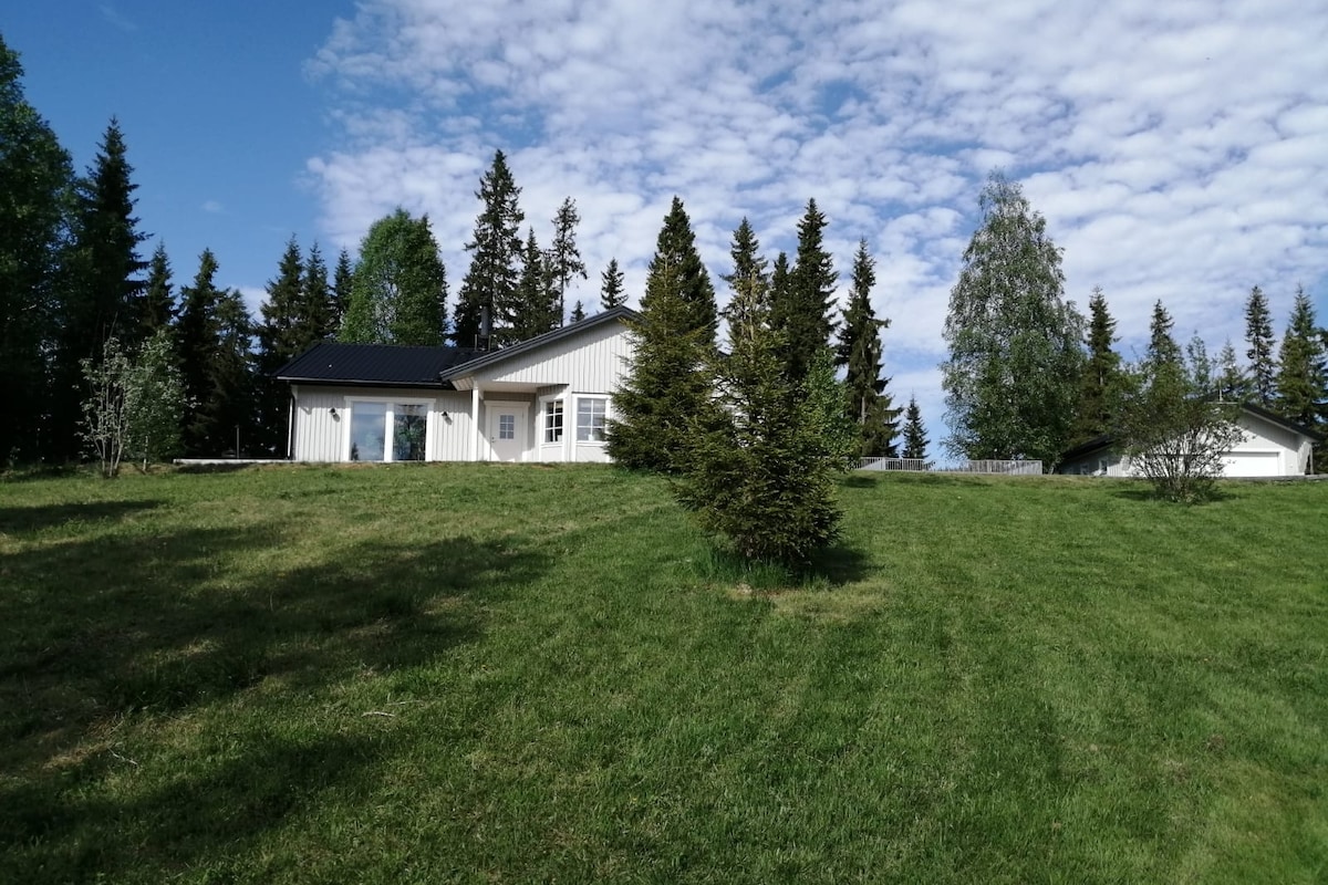 Haus mit Seeaussicht in Alleinlage