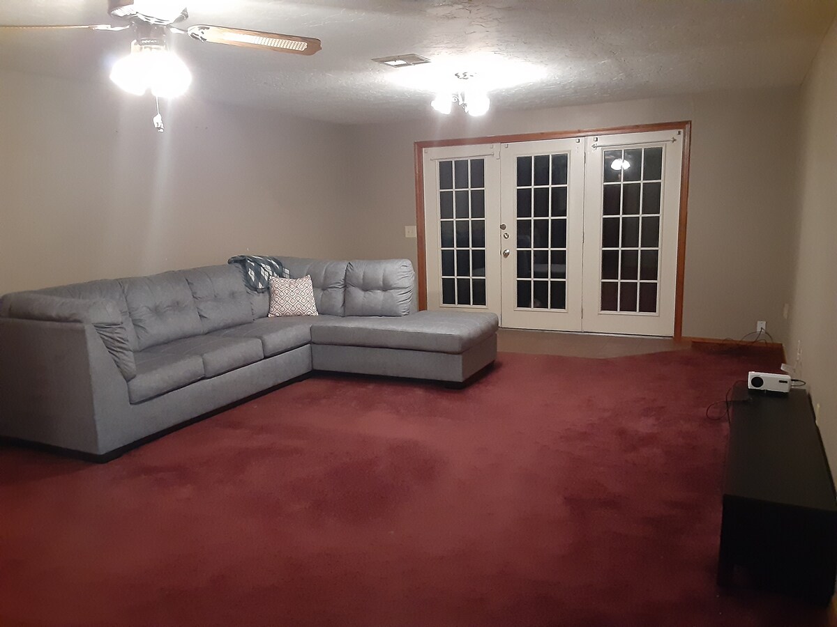 Cozy one bedroom apt with parking, near OSU.