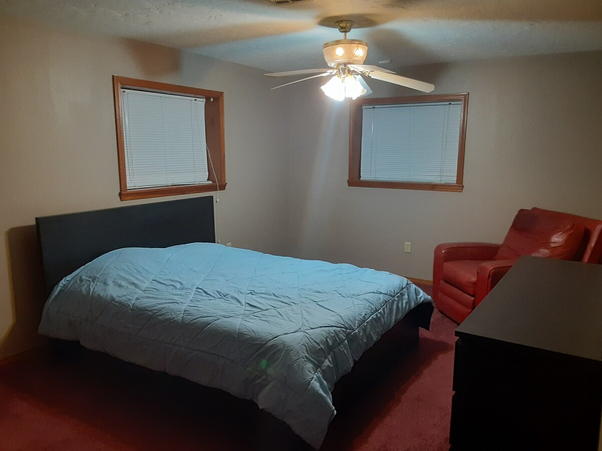 Cozy one bedroom apt with parking, near OSU.