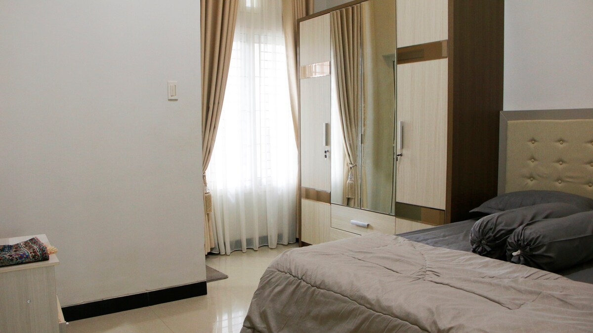 位于Banda Aceh市中心的舒适3卧室房源