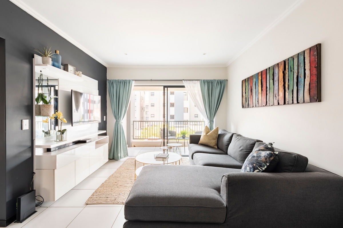 Modern and chic 2-bedroom apartment in Lonehill