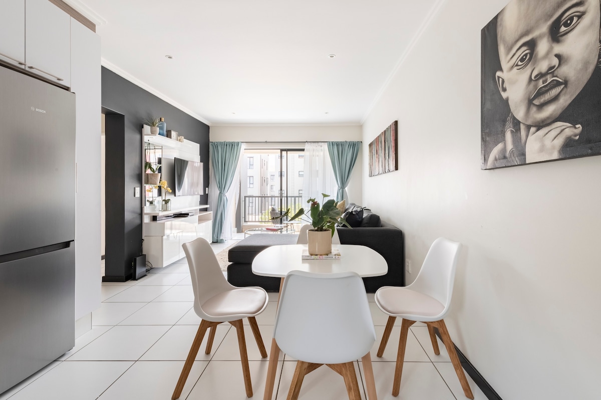 Modern and chic 2-bedroom apartment in Lonehill