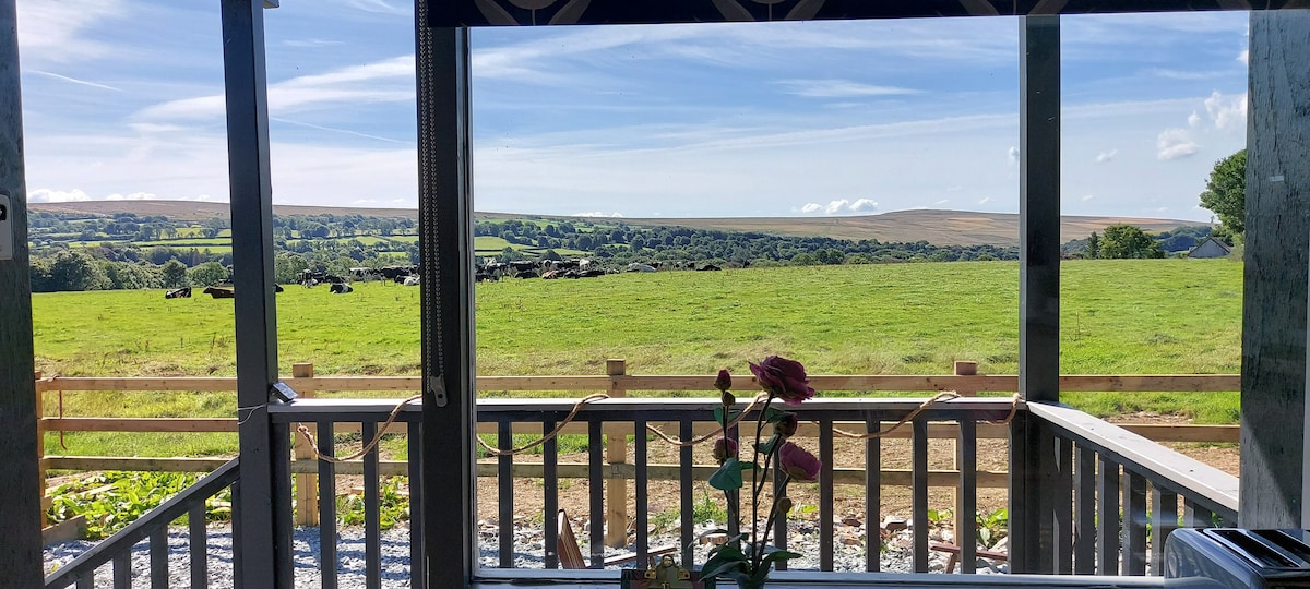 Rural escape Shepherd’s Hut, panoramic views