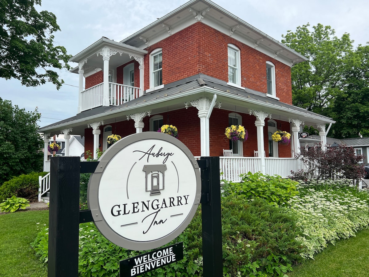 Auberge Glengarry Inn / Book the Entire Inn