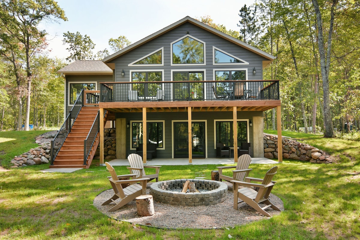 River Road Lodge -美丽的新小木屋期待您的光临！