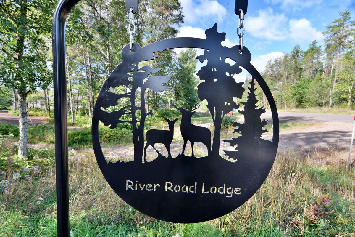 River Road Lodge -美丽的新小木屋期待您的光临！