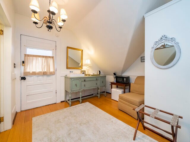 Dreamy Carriage House Suite in Historic DTown COLA