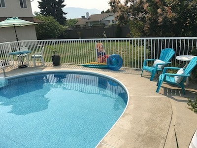 Pool, 5 King Beds, Covered Deck!