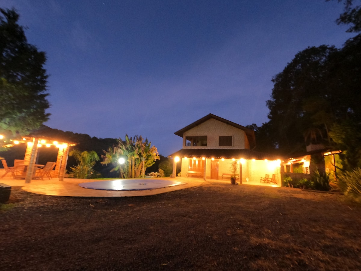 Sítio em meio a natureza com piscina