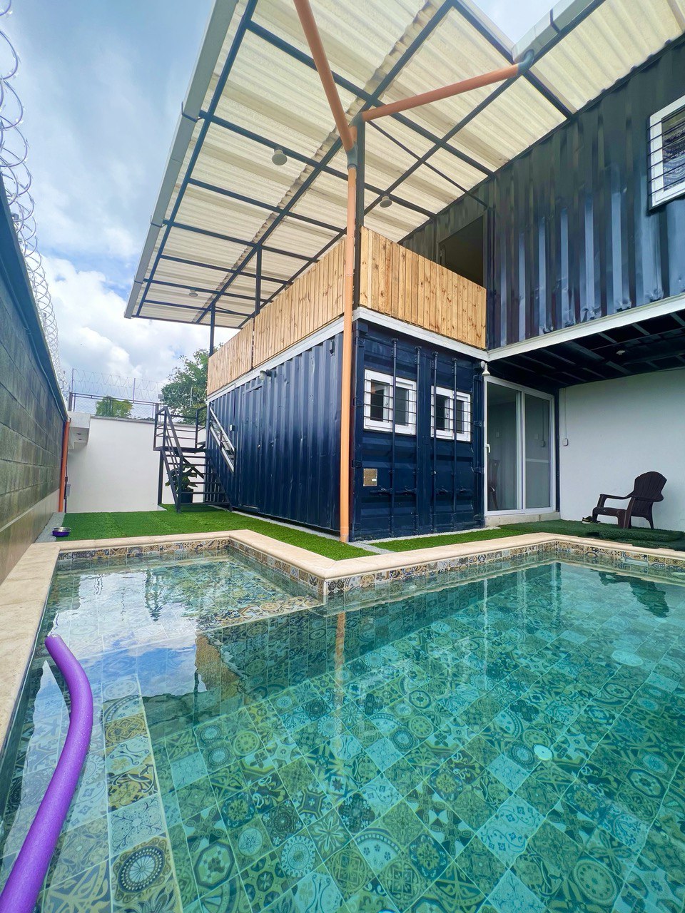 Casa container con piscina