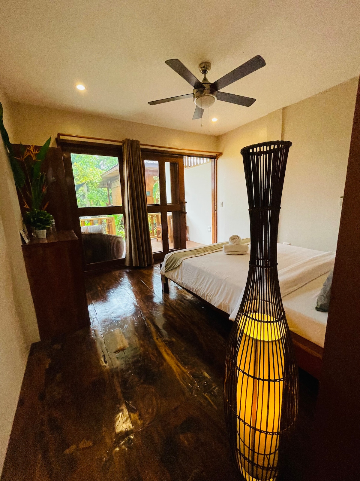 Rosal - Large bright room wood floor, 20m to ocean