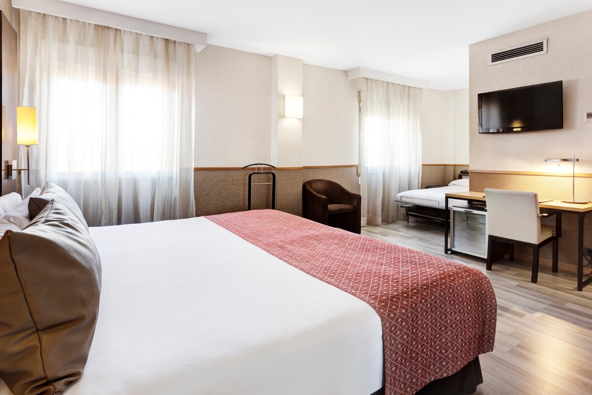 Catalonia Santa Justa 4* Hotel - Triple room