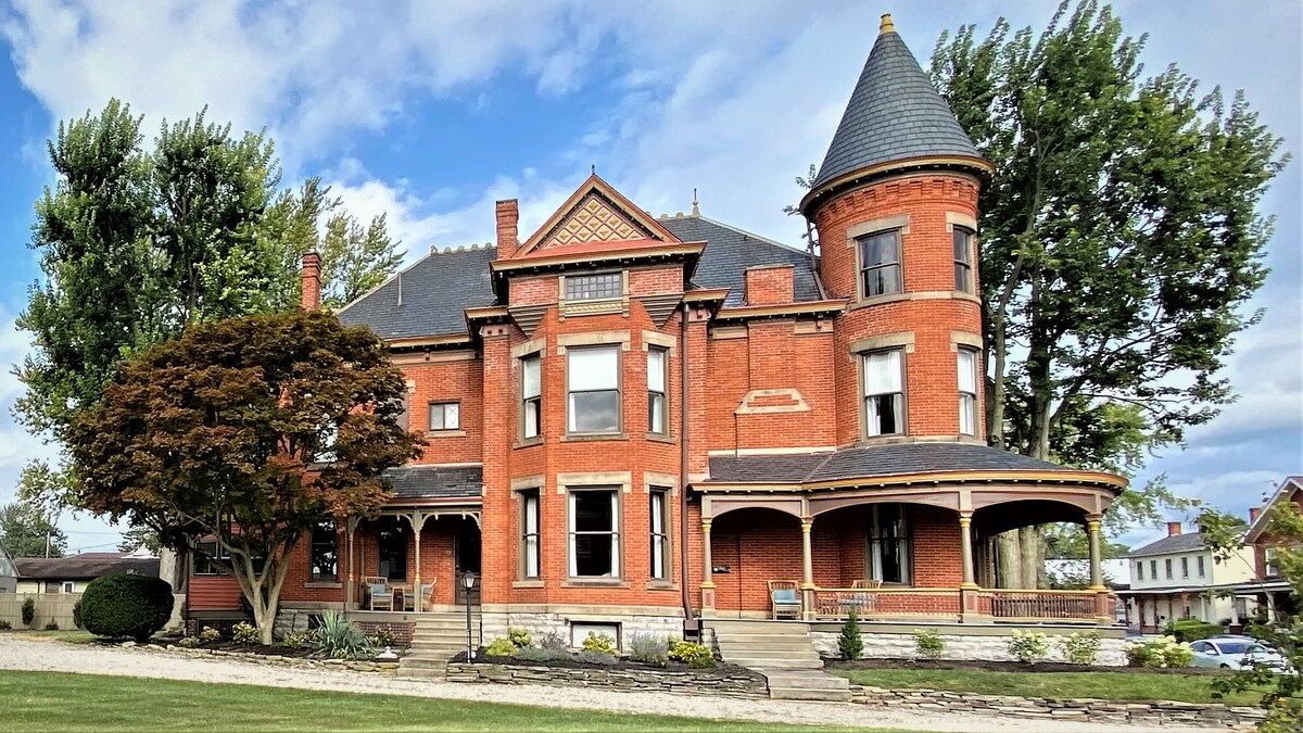 Queen Anne Boutique In Tiffin's Frost Village