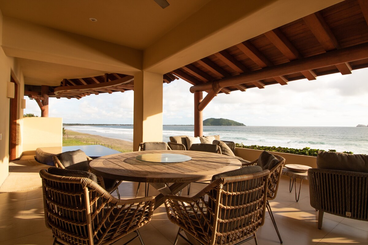 Súper condominio: terraza y jacuzzi frente al mar