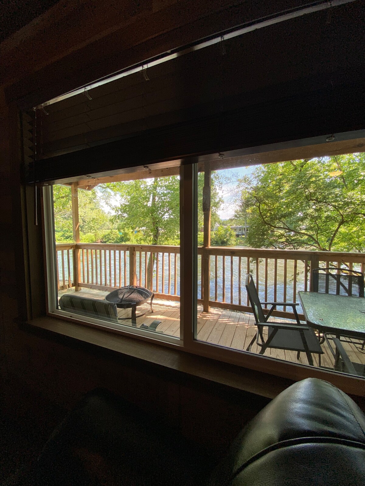 Peaceful waterfront Cabin on the Watauga River