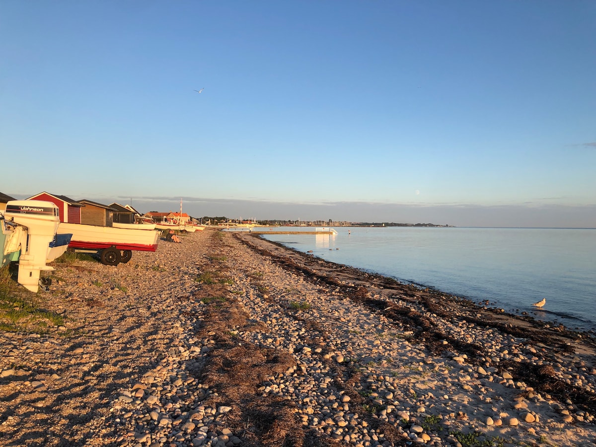 Härlig & generös strandlägenhet