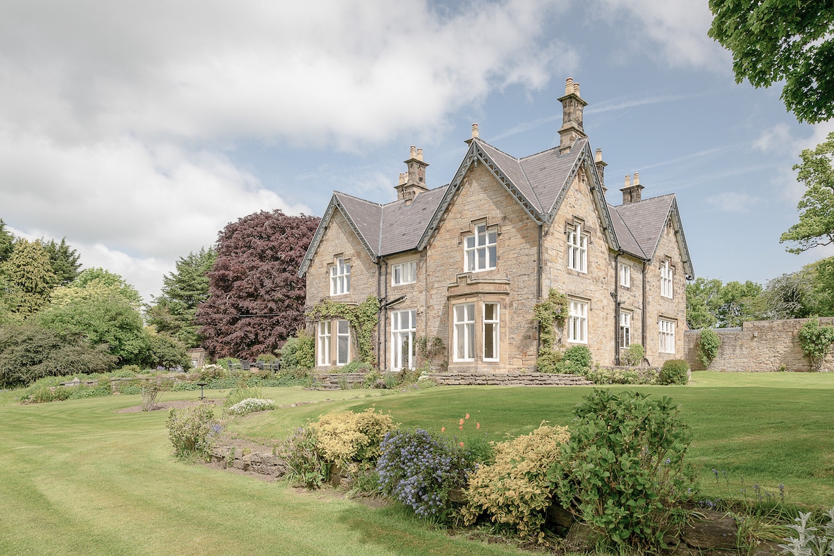 Entire country manor in Soughton, North Wales