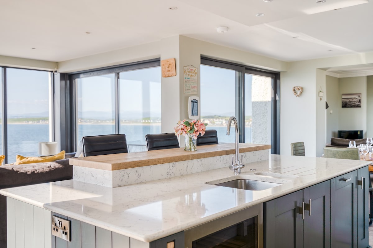 Ocean View | Pizza Oven, Sports Pitch & Games Room